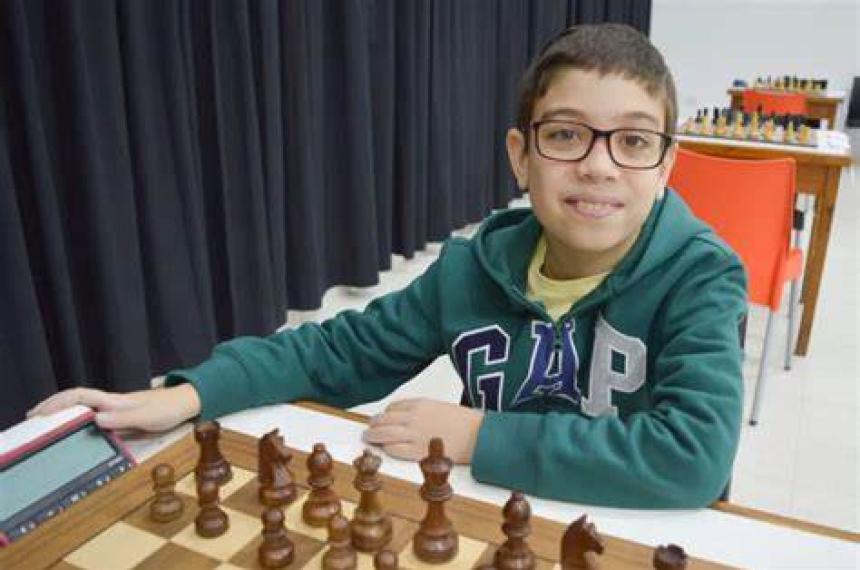 Ajedrez- el argentino Faustino Oro de 10 antildeos derrotoacute a Magnus Carlsen el mejor jugador del mundo