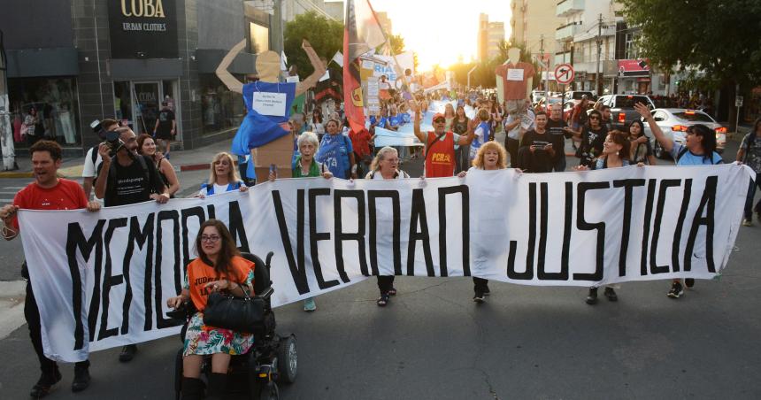 Con actos una marcha y un festival Santa Rosa conmemoroacute el Diacutea de Memoria
