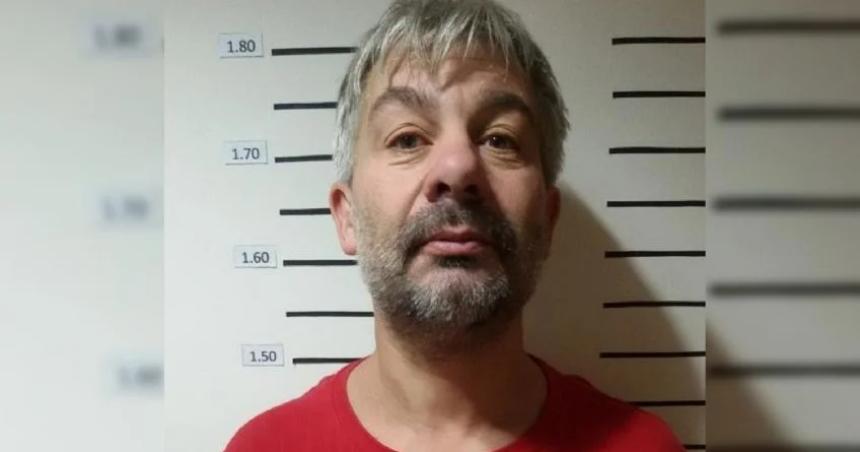 Buscan a un hombre acusado por defraudacioacuten