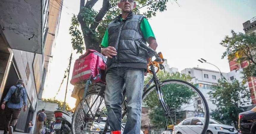 Chicho el tiacuteo de Javier Milei contoacute que lo van a desalojar y le pide ayuda al Presidente