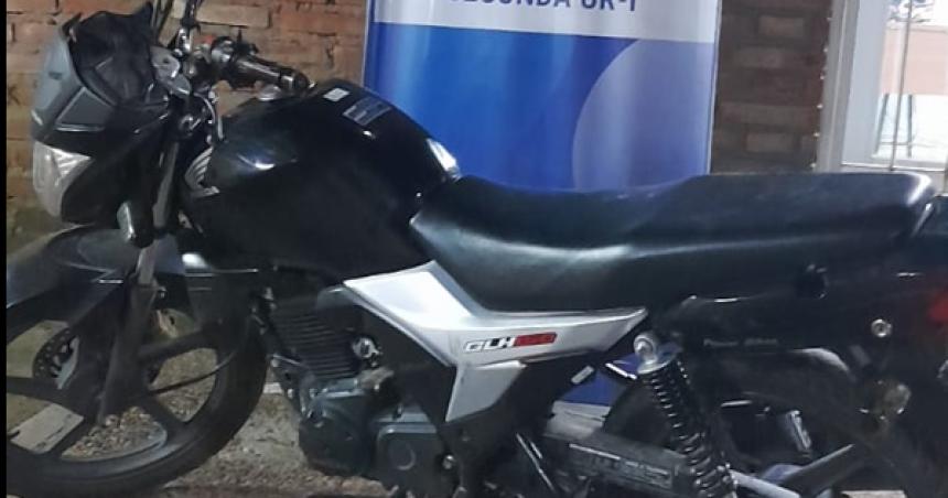 Detienen a un joven alcoholizado en una moto robada y en contramano