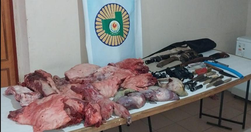 Secuestran una camioneta armas y carne en el oeste provincial