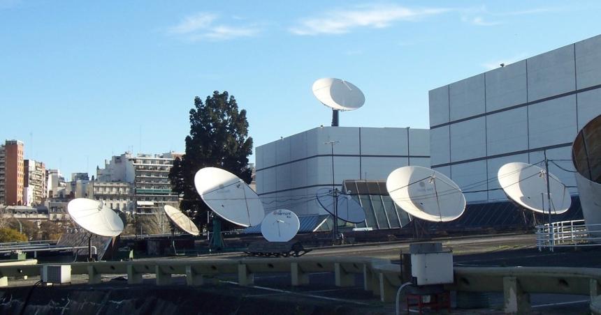 Asignan sueldos millonarios a los funcionarios para que ajusten en la TV Puacuteblica y Radio Nacional
