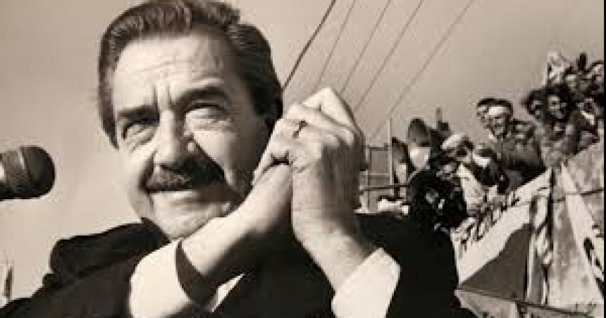 A 15 antildeos de la muerte de Rauacutel Alfonsiacuten- el presidente que creiacutea en el diaacutelogo