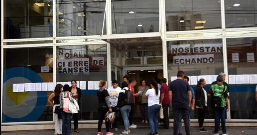 Por los despidos trabajadores de ANSES van al paro el mieacutercoles 10