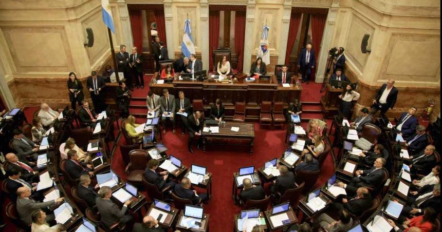 El Senado constituyoacute comisiones y un legislador radical pidioacute discutir la coparticipacioacuten federal
