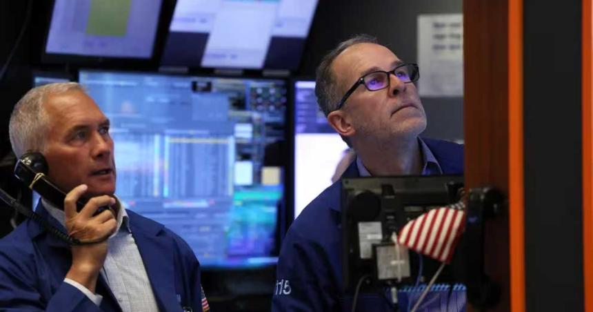 Sigue la recuperacioacuten de bonos argentinos y el riesgo paiacutes es el maacutes bajo desde 2020