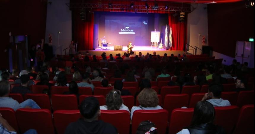 Maacutes de 900 personas visitaron Malvinas una historia de amor