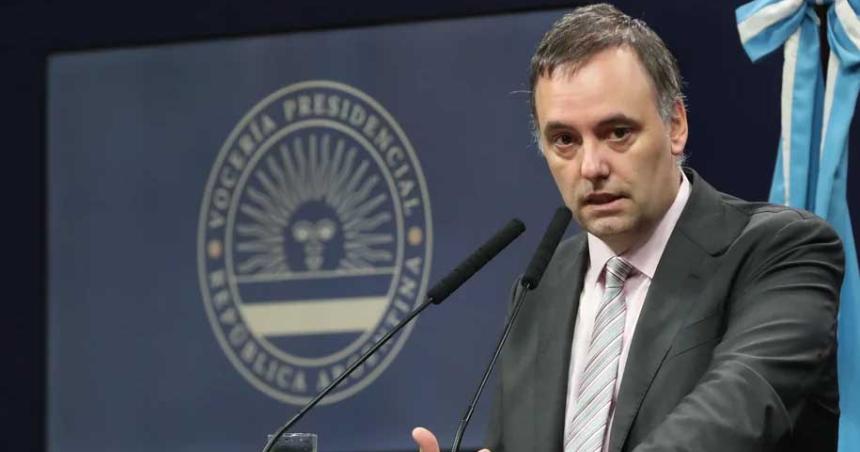Adorni calificoacute de horroroso el paro de la UTA- Terminan pagando los que necesitan el servicio