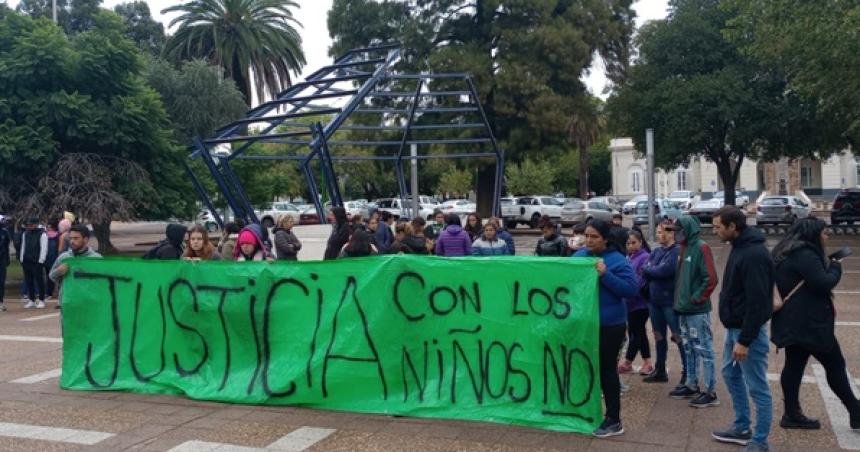 Marcha en General Pico por un caso de abuso sexual