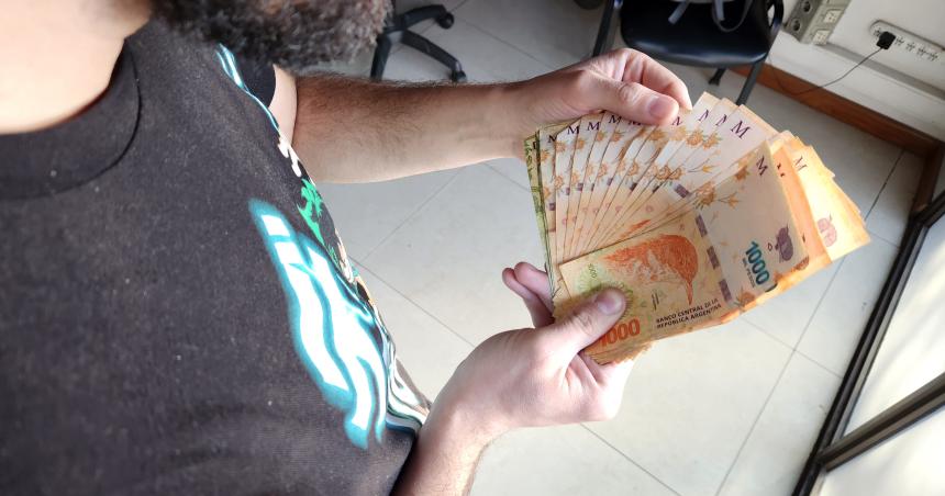 Peor caiacuteda histoacuterica de los salarios en cuatro meses por debajo de los de la crisis de 2001