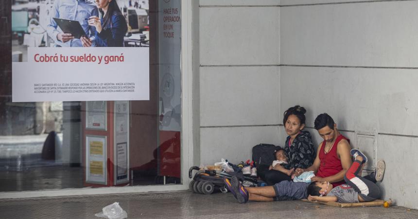 Una familia tipo necesitoacute 773385 en marzo para no caer en la pobreza