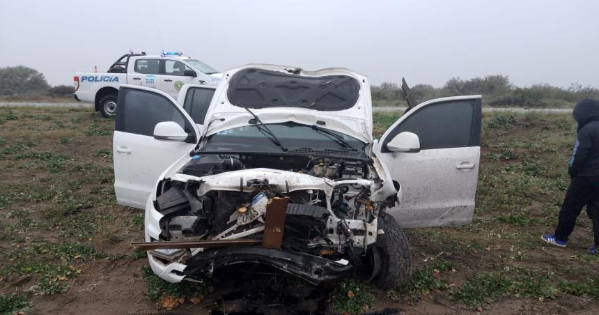 Se le desprendioacute el traacuteiler e impactoacute contra una camioneta