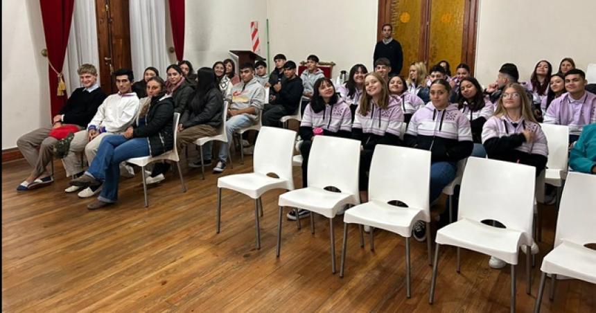 Cuatro colegios secundarios presenciaron un debate oral en Victorica