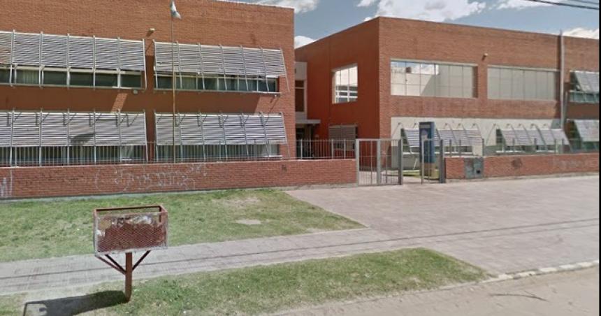 Un nintildeo llevoacute un arma a una escuela de Santa Rosa