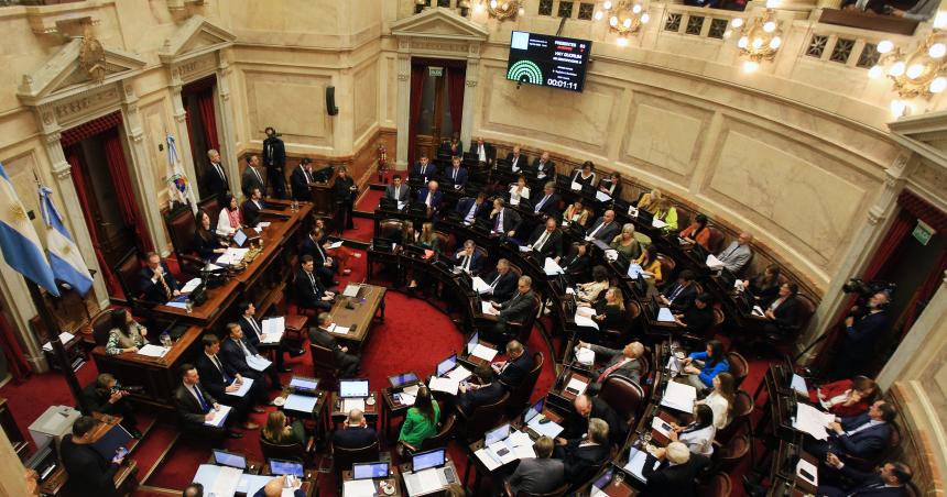 Los senadores se aprobaron un aumento millonario en sus dietas