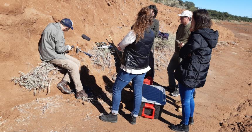 Rescate paleontoloacutegico en Macachiacuten