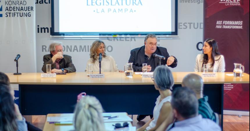 Dictaron seminario sobre Ciudadaniacutea Digital en la Legislatura provincial