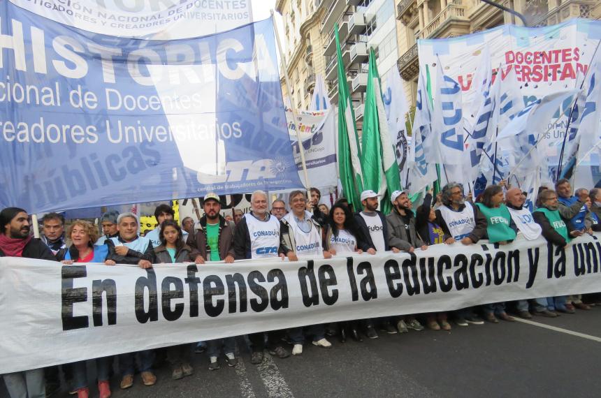 La comunidad educativa y la CGT marchan juntas a la Plaza de Mayo