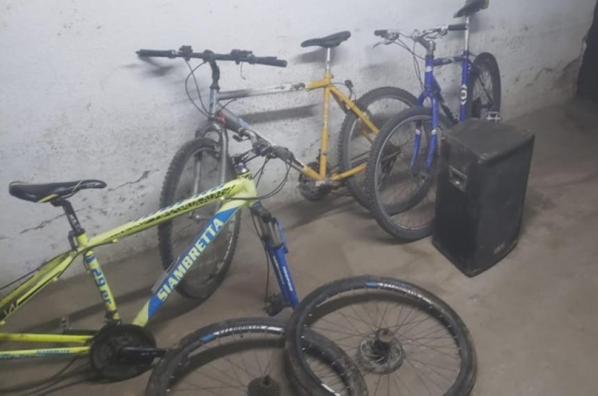 Dos joacutevenes robaron una moto del patio de la Comisariacutea de Rancul