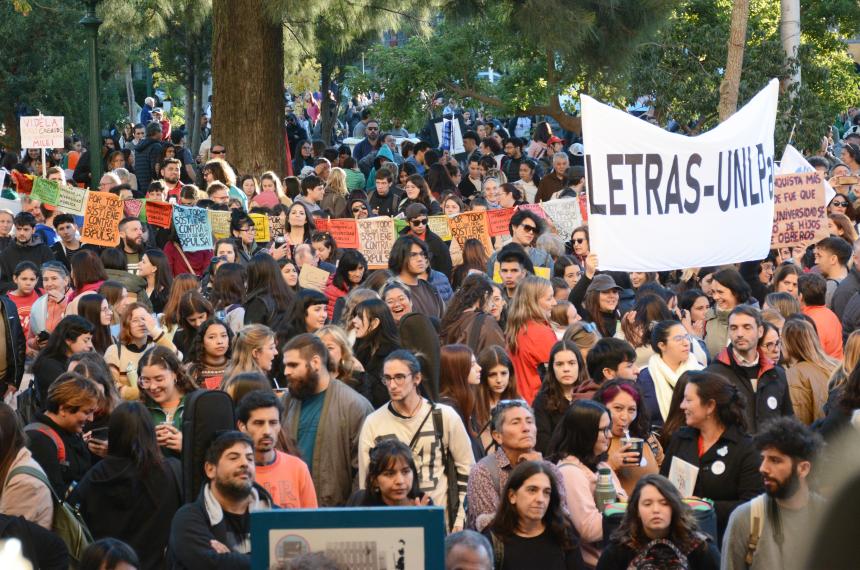 Las voces de la histoacuterica marcha en defensa de la universidad