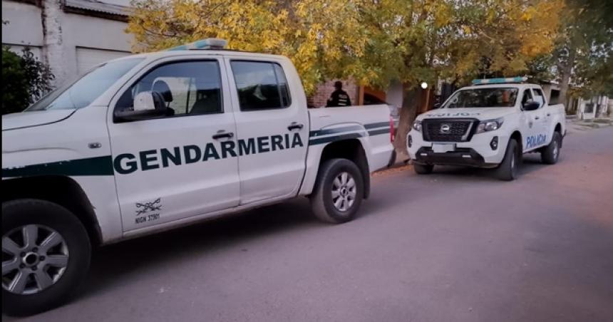 Gendarmeriacutea realizoacute dos allanamientos en Intendente Alvear en una causa por drogas