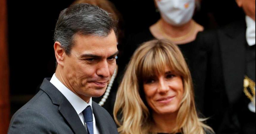 Pedro Saacutenchez podriacutea renunciar por denuncias contra su esposa