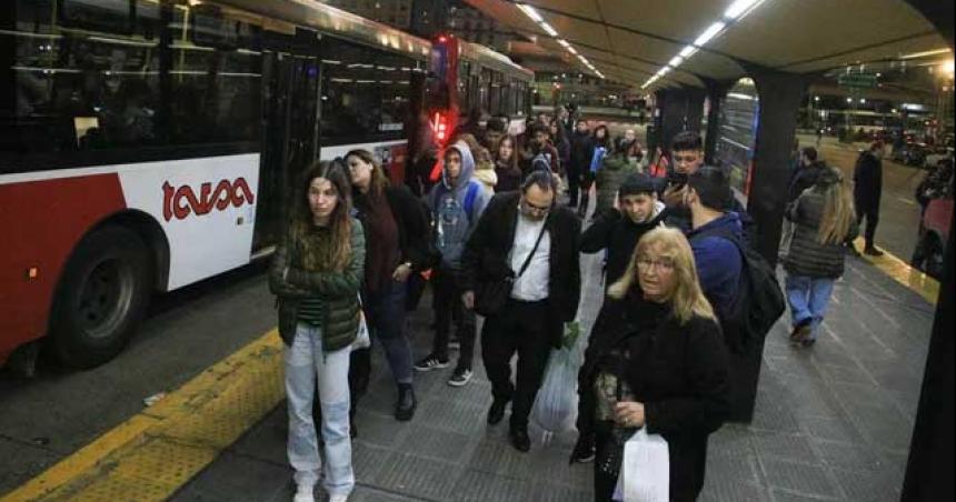 La UTA y las caacutemaras empresariales llegaron a un acuerdo y no habraacute paro de colectivos