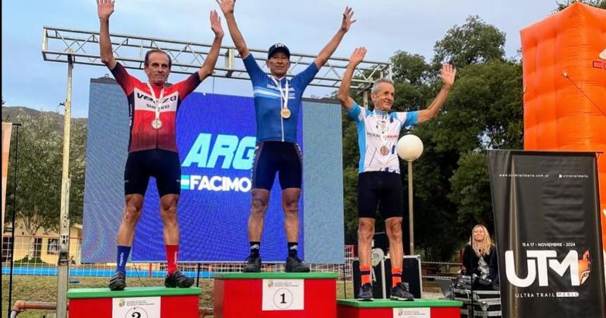 Eduardo Santana en lo maacutes alto