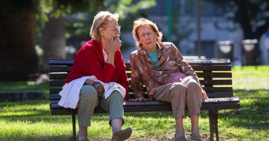 Diputados aprobariacutea modificacioacuten que impediraacute a mujeres jubilarse antes de los 65 antildeos