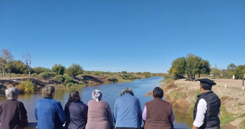 Un hilo de agua en el Atuel antildeoranzas y esperanzas en el oeste