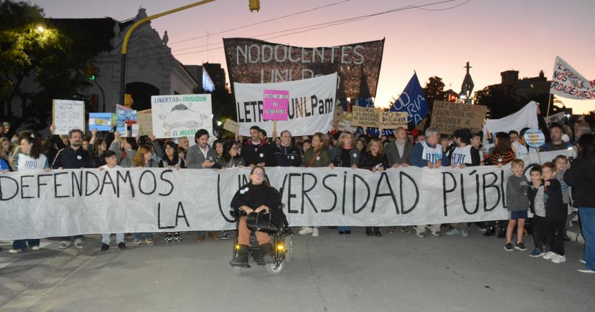 La movilizacioacuten popular le puso un freno al poder desaforado