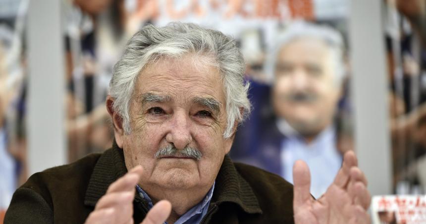 Pepe Mujica anuncioacute que padece un tumor en el esoacutefago