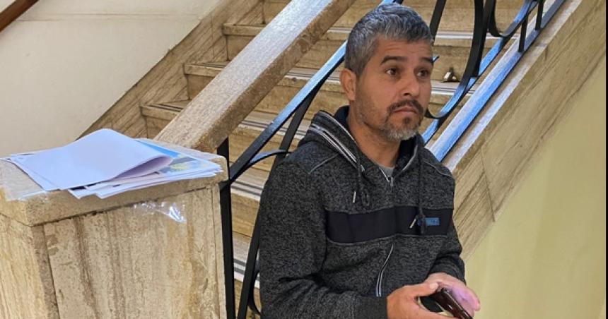 Un vecino se encadenoacute en el hall de la Municipalidad de Santa Rosa