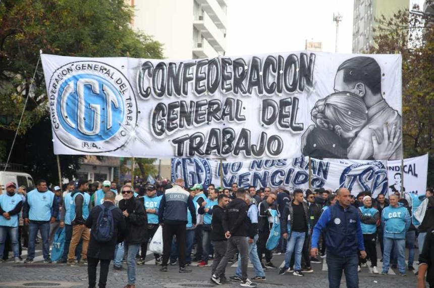 La CGT marcha con reclamos al Gobierno y ratifica el paro general del 9 de mayo