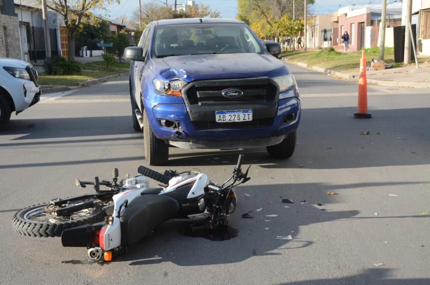 Santa Rosa- una moto embistioacute una camioneta