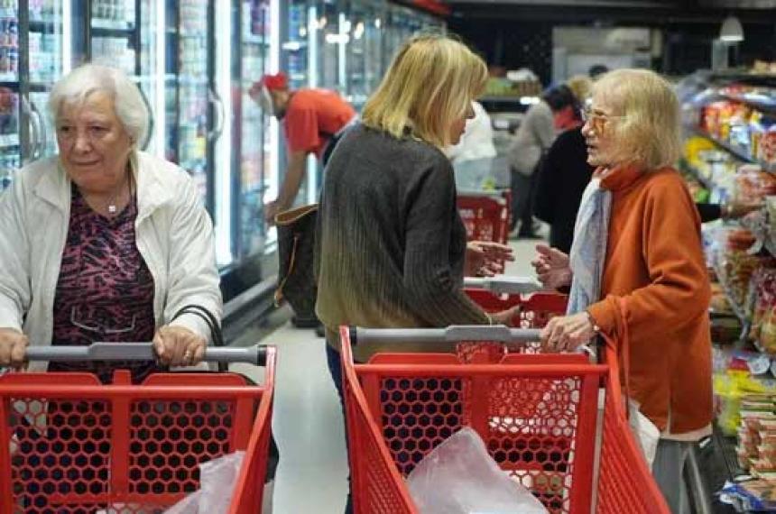 El consumo en supermercados cayoacute un 73-en-porciento- en marzo
