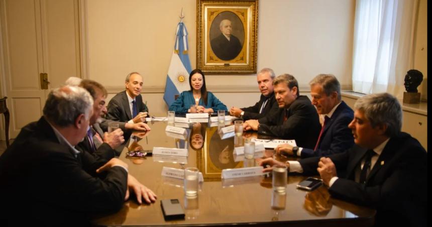 Alpa y los rectores de las universidades con las manos vaciacuteas