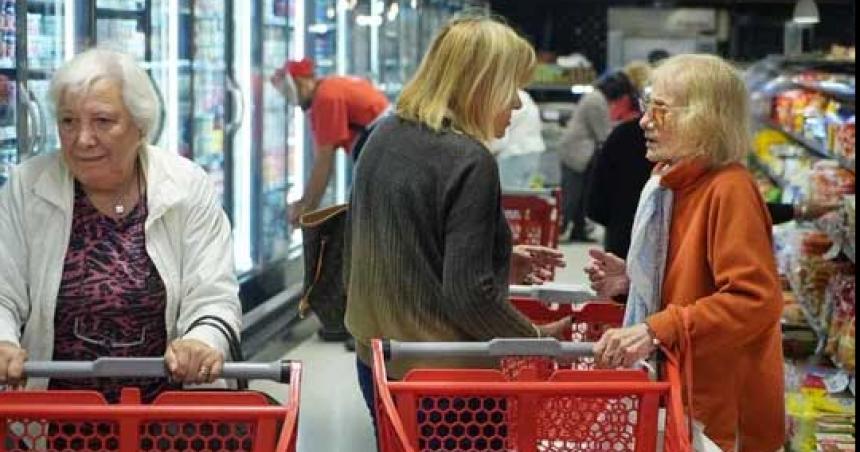 El consumo en supermercados cayoacute un 73-en-porciento- en marzo