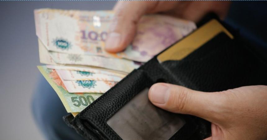 El Gobierno fijoacute en 234 mil pesos el Salario Miacutenimo Vital y Moacutevil