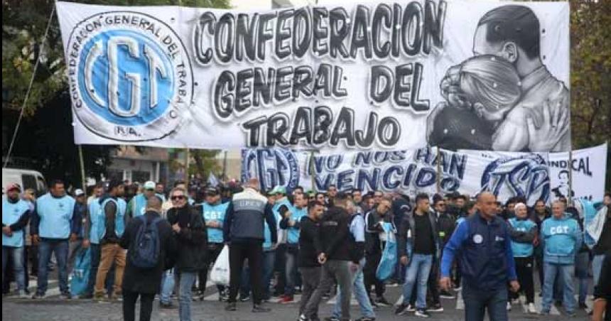 El Gobierno apuntoacute contra la huelga general de la CGT- Es un paro poliacutetico un poco injustificado