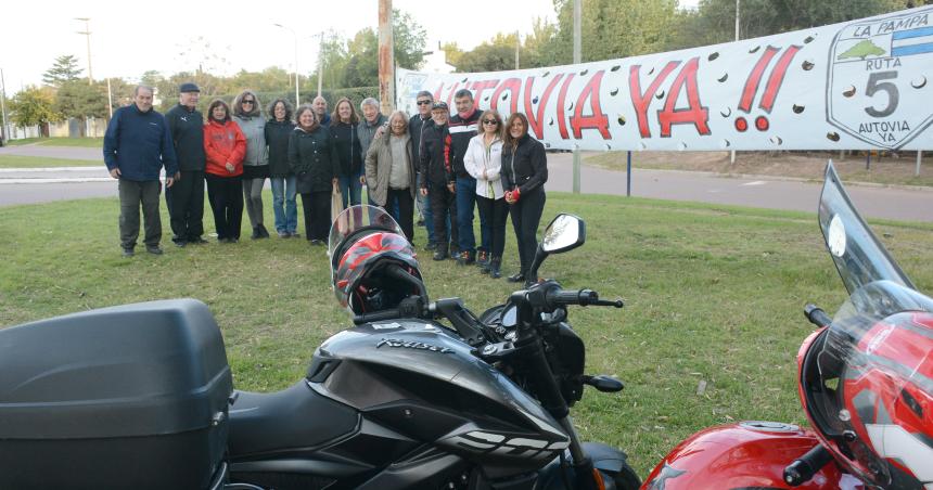 Otro encuentro del grupo Ruta 5 Autoviacutea Ya en el acceso a Santa Rosa 