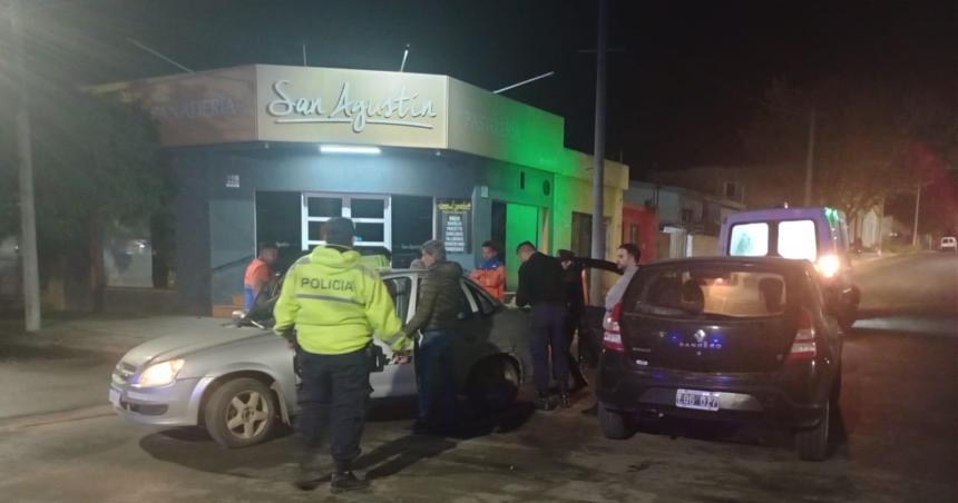 Tres pasajeros heridos por el choque de un taxi