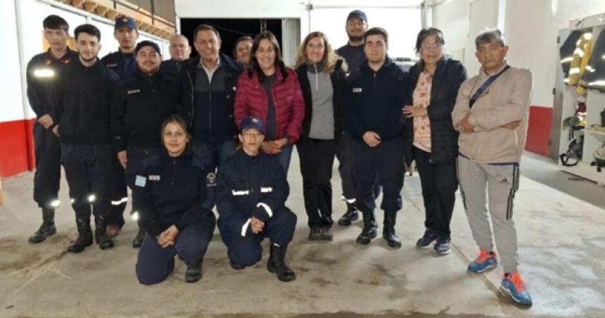 Bomberos de General Acha sumaraacuten cinco trajes estructurales