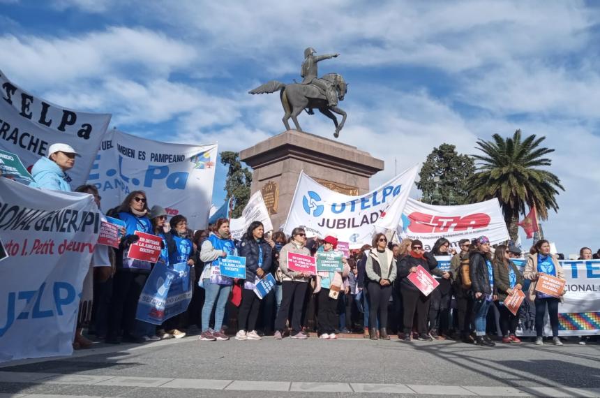 Alto acatamiento al paro contra Milei y nutrida marcha en Santa Rosa