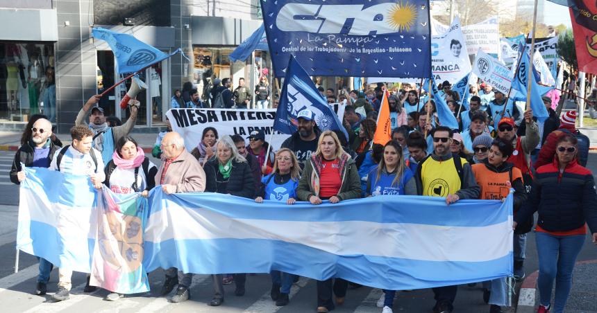 Alto acatamiento al paro y fuerte movilizacioacuten en Santa Rosa