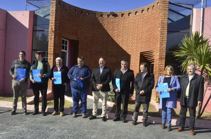 Seis localidades firmaron convenios para viviendas del Plan Mi Casa 4
