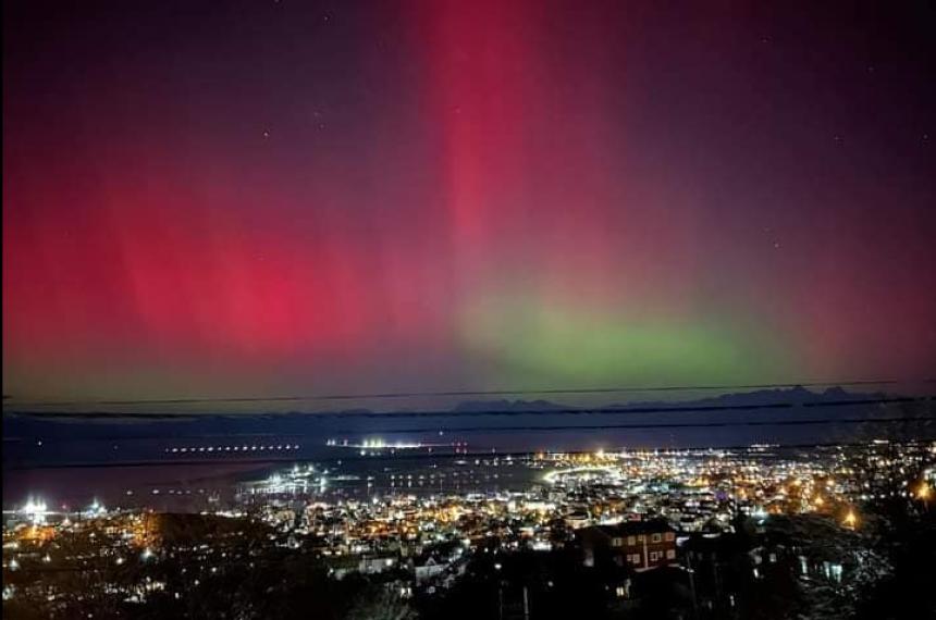 Tormenta solar provoca ineacuteditas auroras australes en Ushuaia y la Antaacutertida