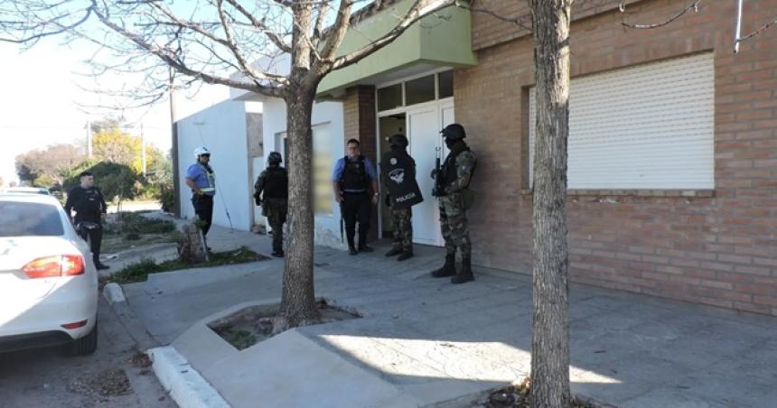 Fue a comprar droga lo golpearon y le robaron el celular- hay dos detenidos