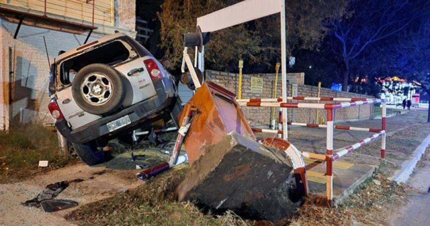Una camioneta chocoacute un vagoacuten del tren de carga en Pico